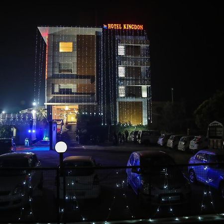 Kingdom Hotel Moga Экстерьер фото
