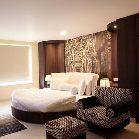 Kingdom Hotel Moga Экстерьер фото