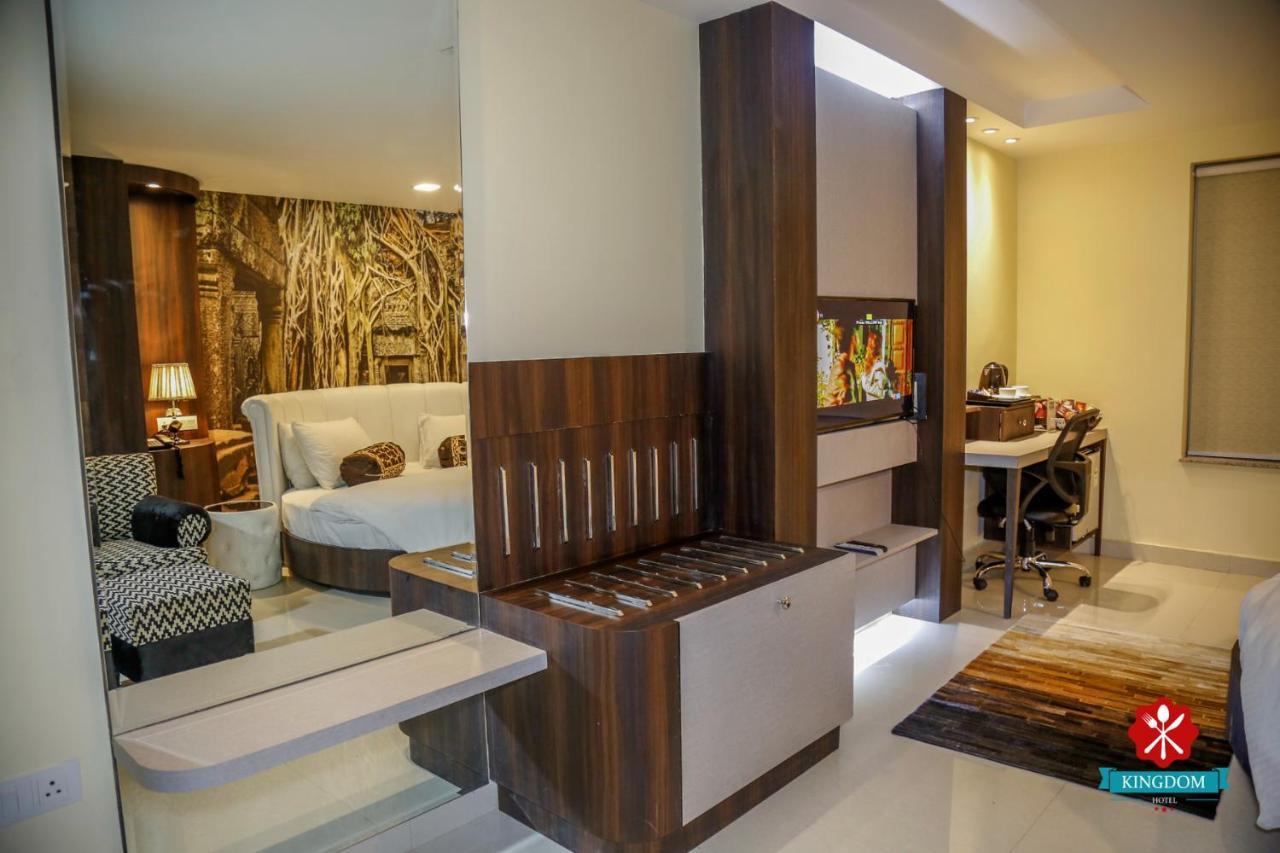 Kingdom Hotel Moga Экстерьер фото
