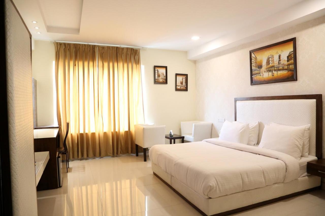 Kingdom Hotel Moga Экстерьер фото